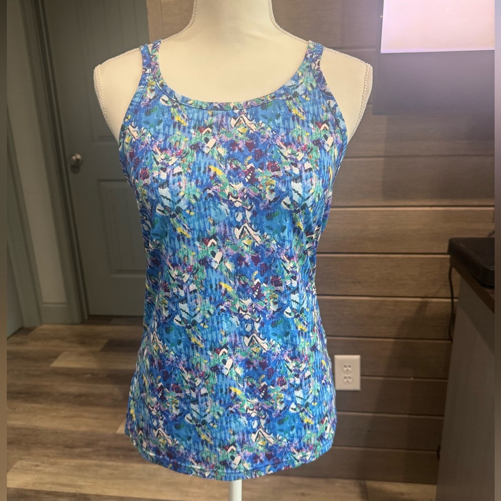 woman’s active tank top